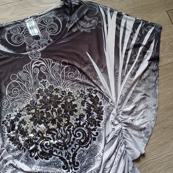♧ Black, White and Gray Blouse Swirl and Floral Pattern Flutter Sleeve - Picture 4 of 12